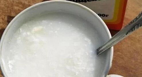Soluzione del bicarbonato di sodio per aumentare un membro