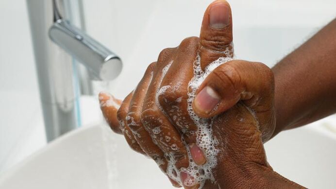 lavarsi le mani prima degli esercizi di ingrandimento del pene